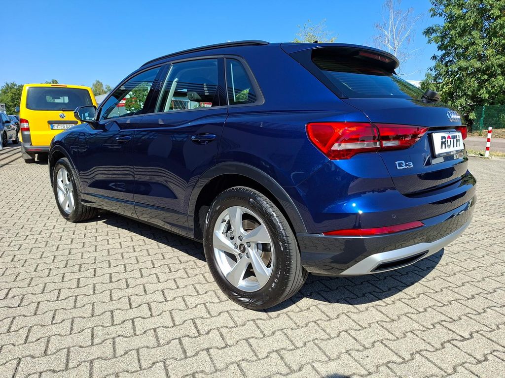 Audi Q3 2023 г. Синий, пробег 52130 км