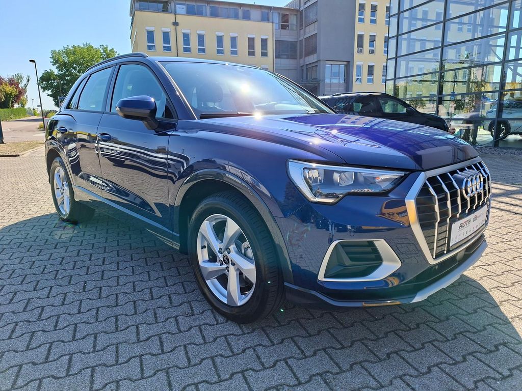 Audi Q3 2023 г. Синий, пробег 52130 км