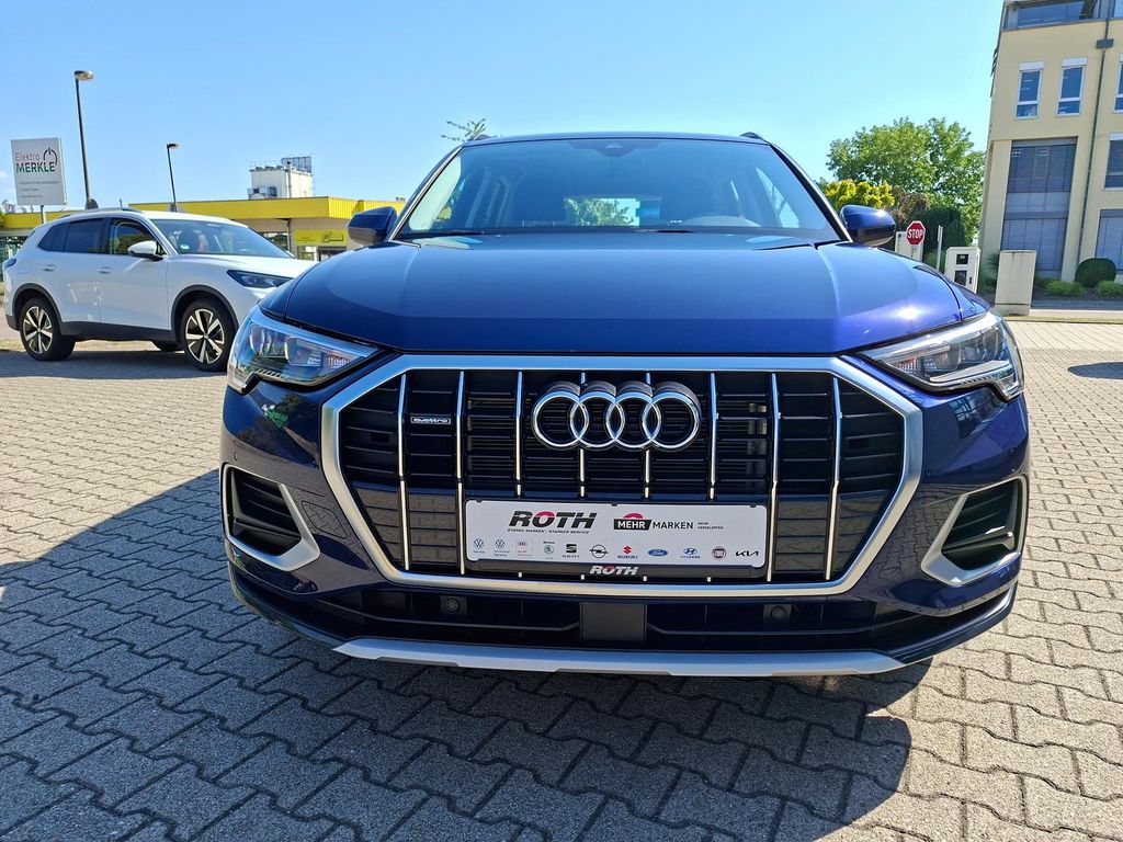 Audi Q3 2023 г. Синий, пробег 52130 км