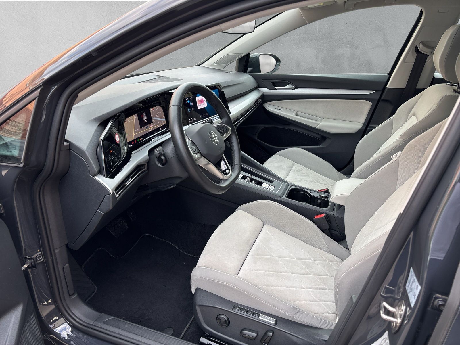 Volkswagen Golf 2024 г. Серый, пробег 48390 км