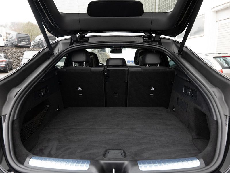 Mercedes-Benz GLC 200 2025 г. Чёрный, пробег 30283 км