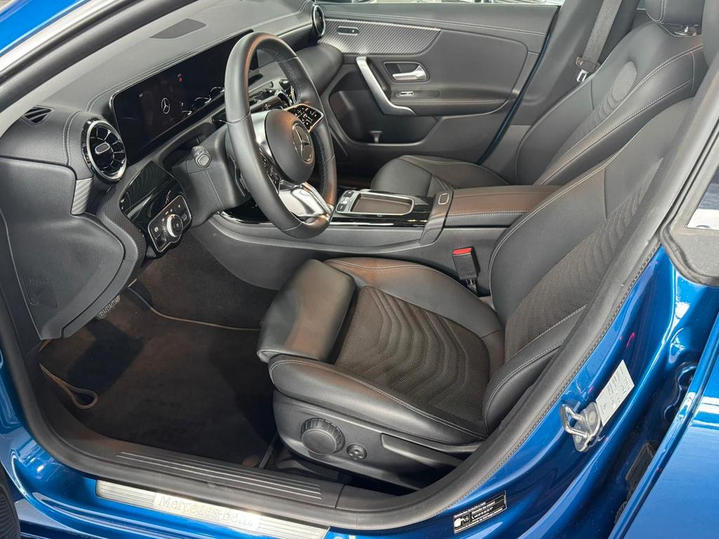 Mercedes-Benz CLA 200 2024 г. Синий, пробег 42000 км