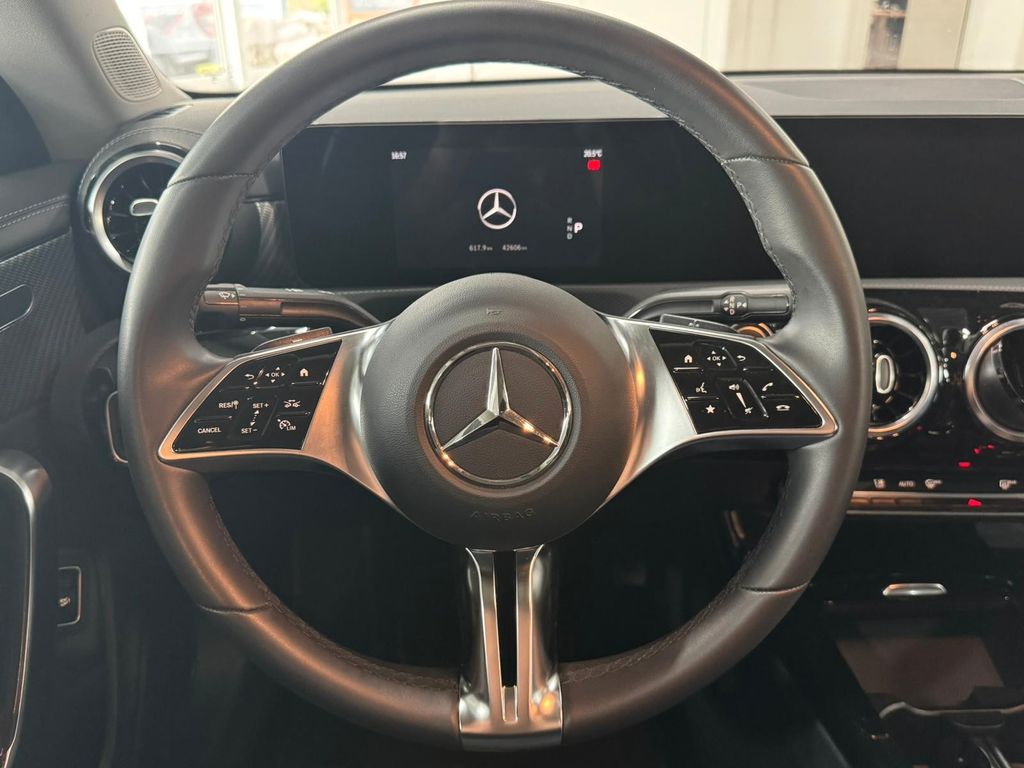 Mercedes-Benz CLA 200 2024 г. Синий, пробег 42000 км