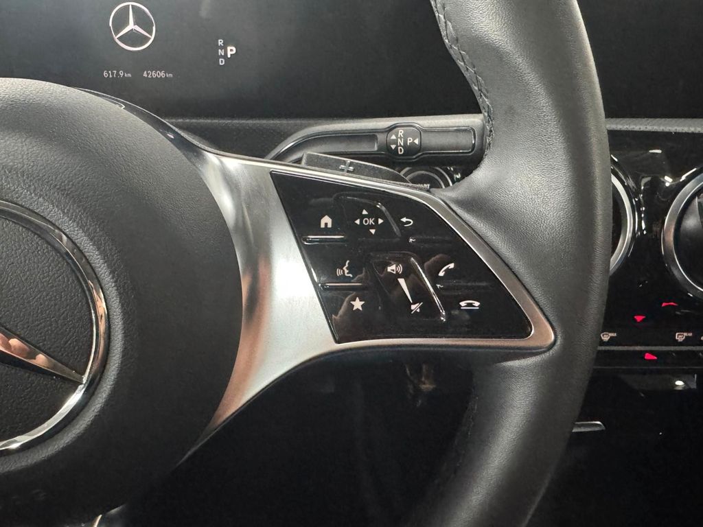 Mercedes-Benz CLA 200 2024 г. Синий, пробег 42000 км