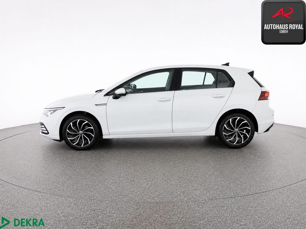 Volkswagen Golf 2024 г. Белый, пробег 21223 км