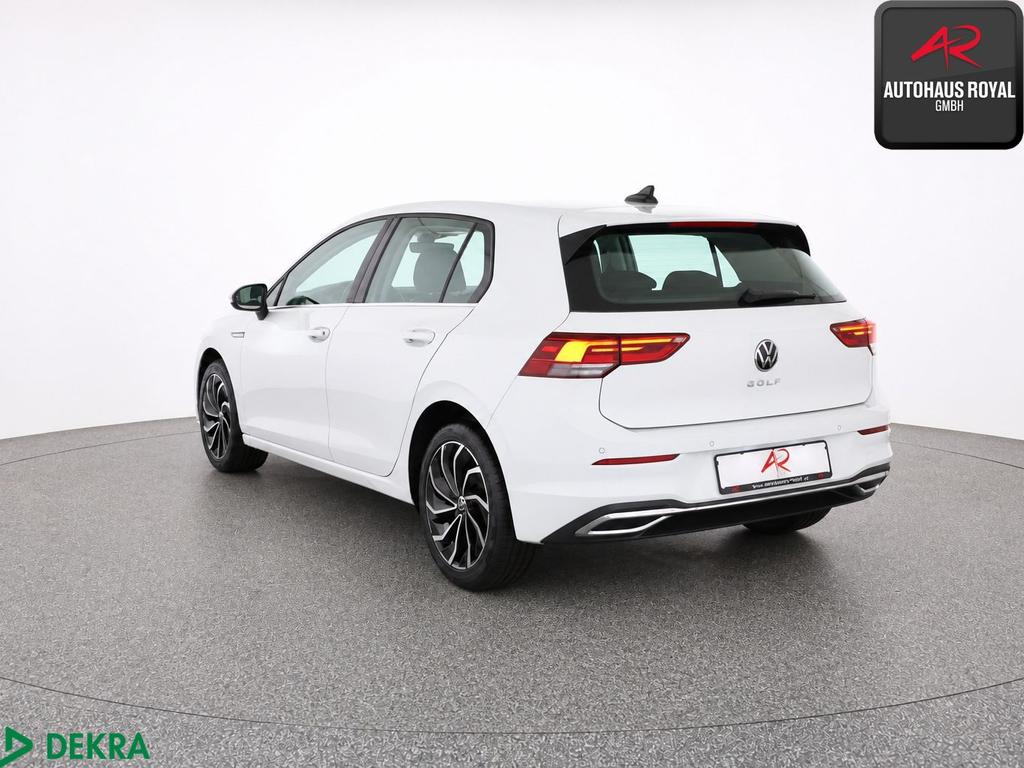 Volkswagen Golf 2024 г. Белый, пробег 21223 км