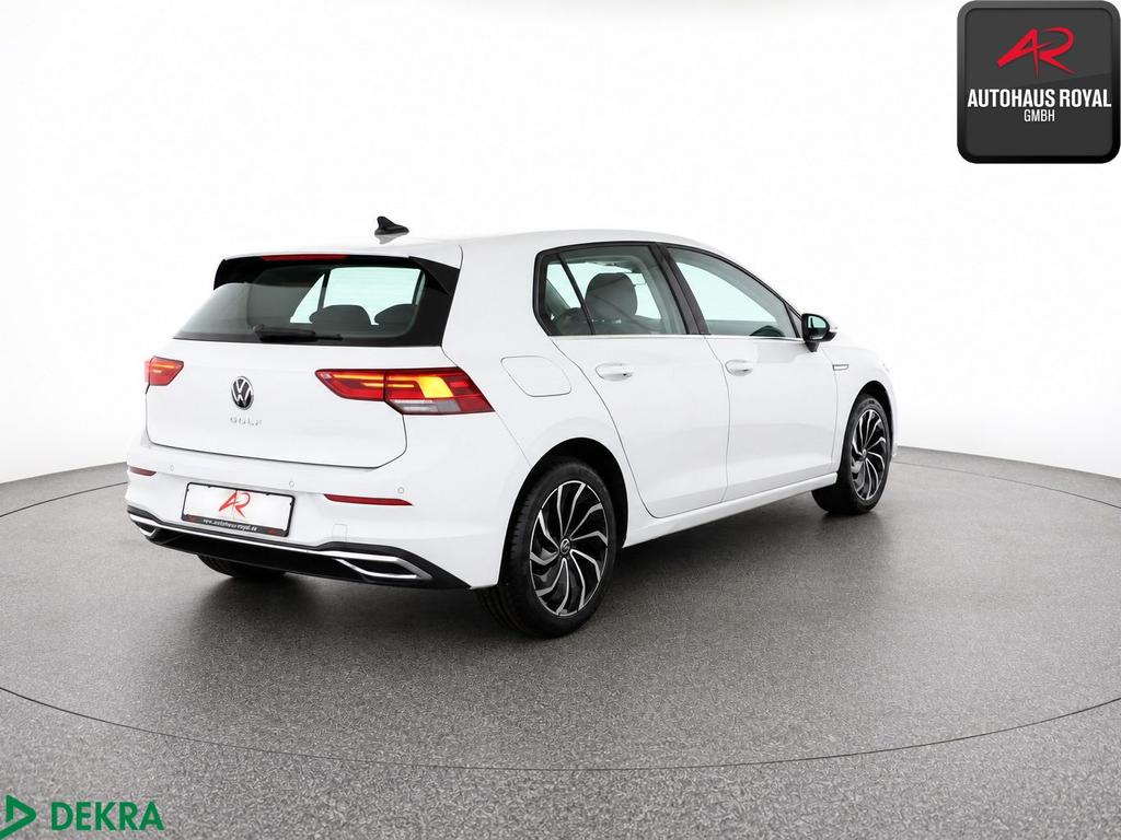 Volkswagen Golf 2024 г. Белый, пробег 21223 км