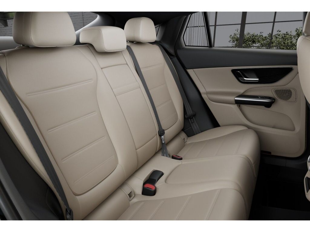 Mercedes-Benz GLC 200 2023 г. Чёрный, пробег 18804 км