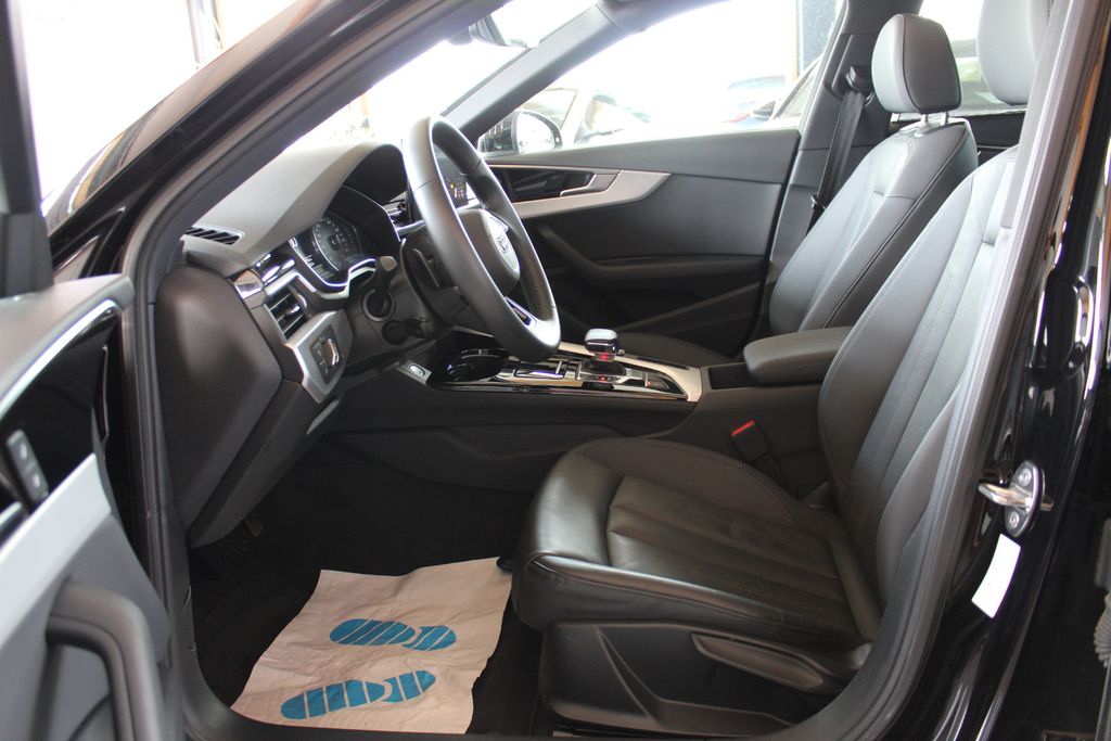 Audi A4 2023 г. Чёрный, пробег 42000 км