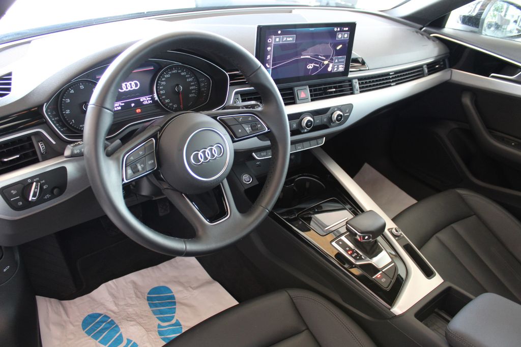 Audi A4 2023 г. Чёрный, пробег 42000 км