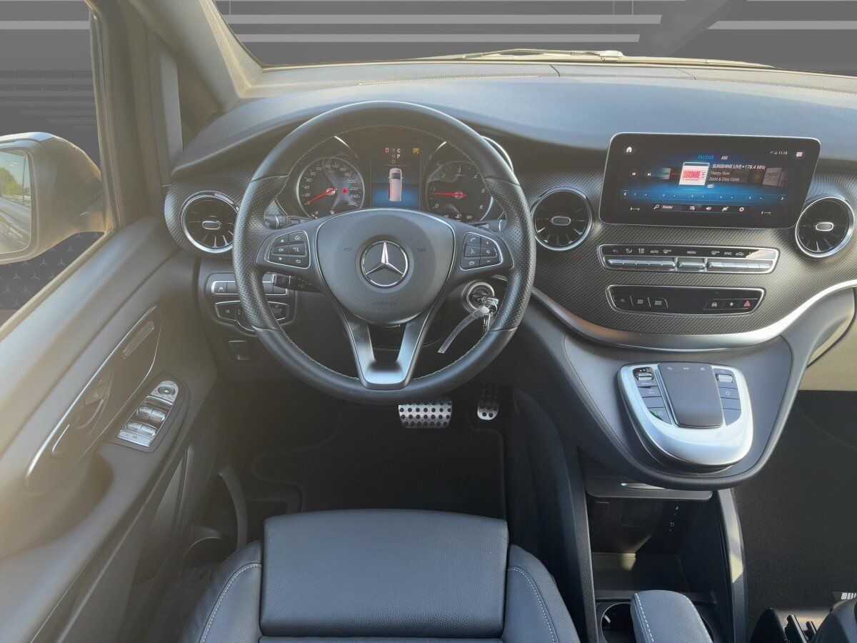 Mercedes-Benz V 300 2023 г. Серый, пробег 55102 км