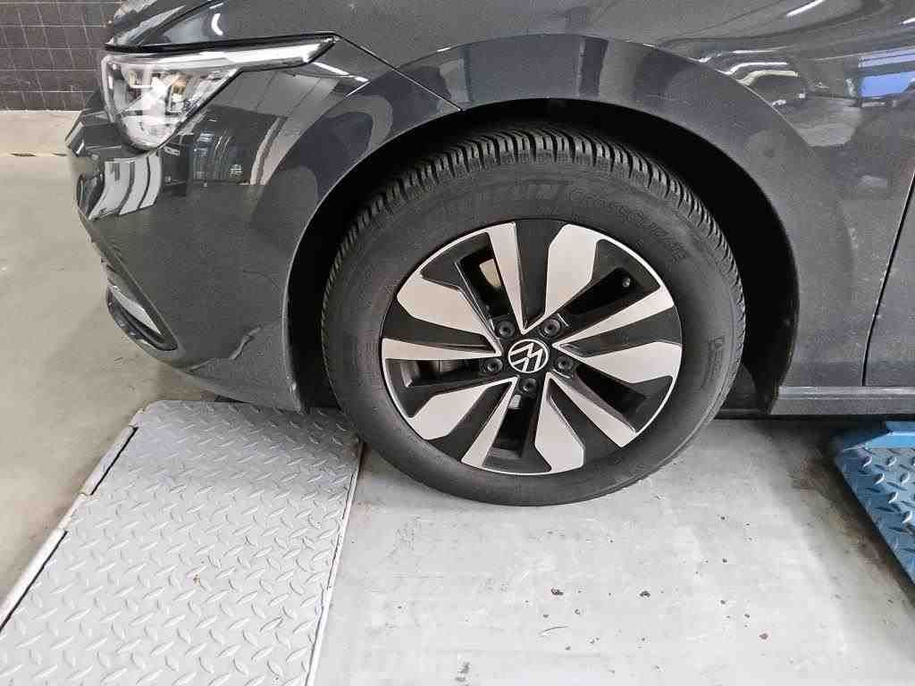 Volkswagen Golf 2024 г. Серый, пробег 21958 км