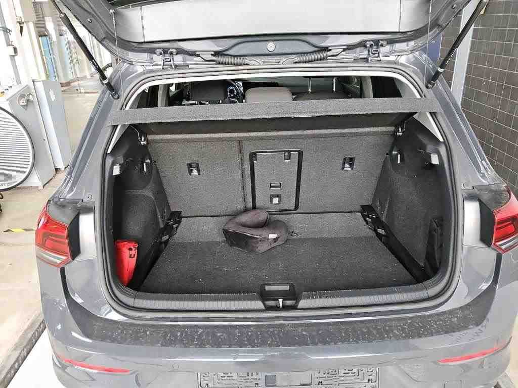 Volkswagen Golf 2024 г. Серый, пробег 21958 км