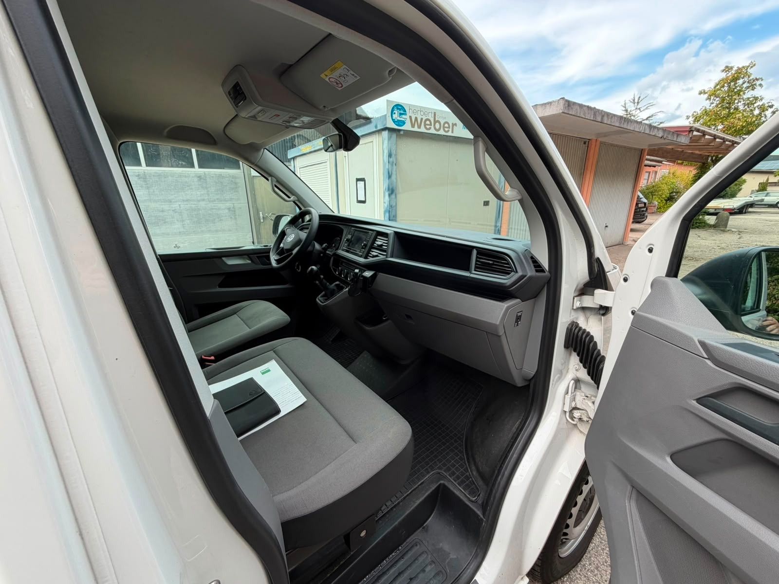 Volkswagen T6 TRANSPORTER 2023 г. Белый, пробег 37539 км