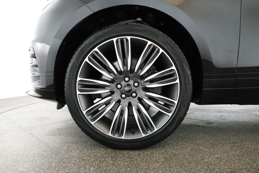 Land Rover Range Rover Velar 2023 г. Чёрный, пробег 49700 км