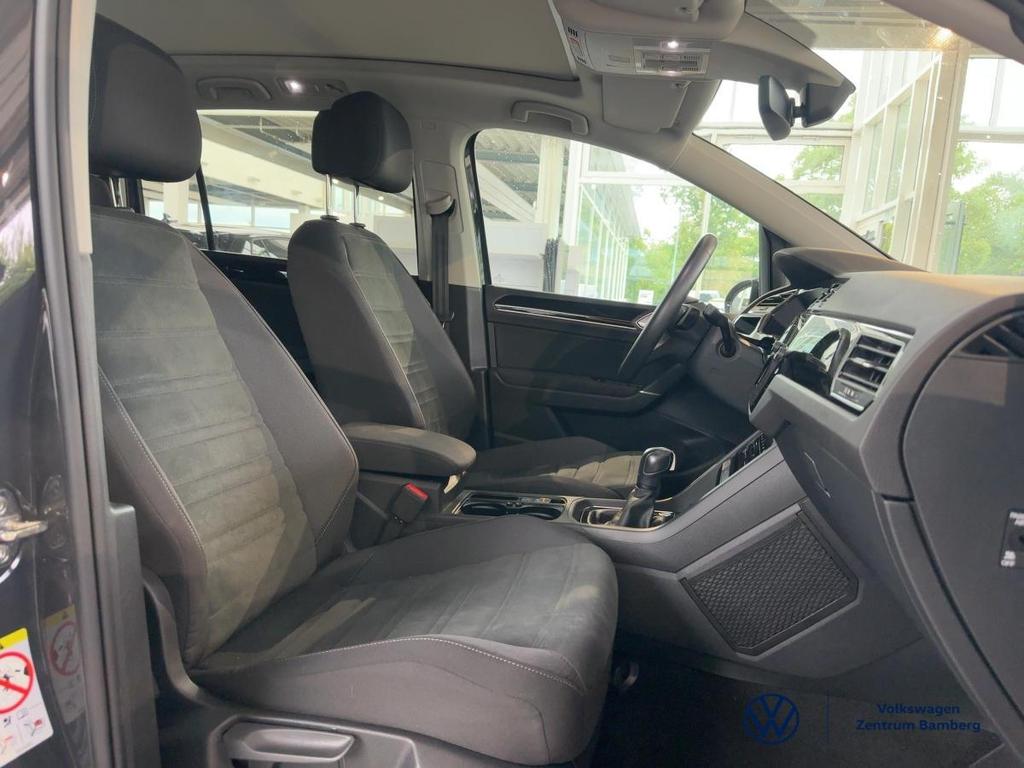 Volkswagen Touran 2022 г. Серый, пробег 57750 км