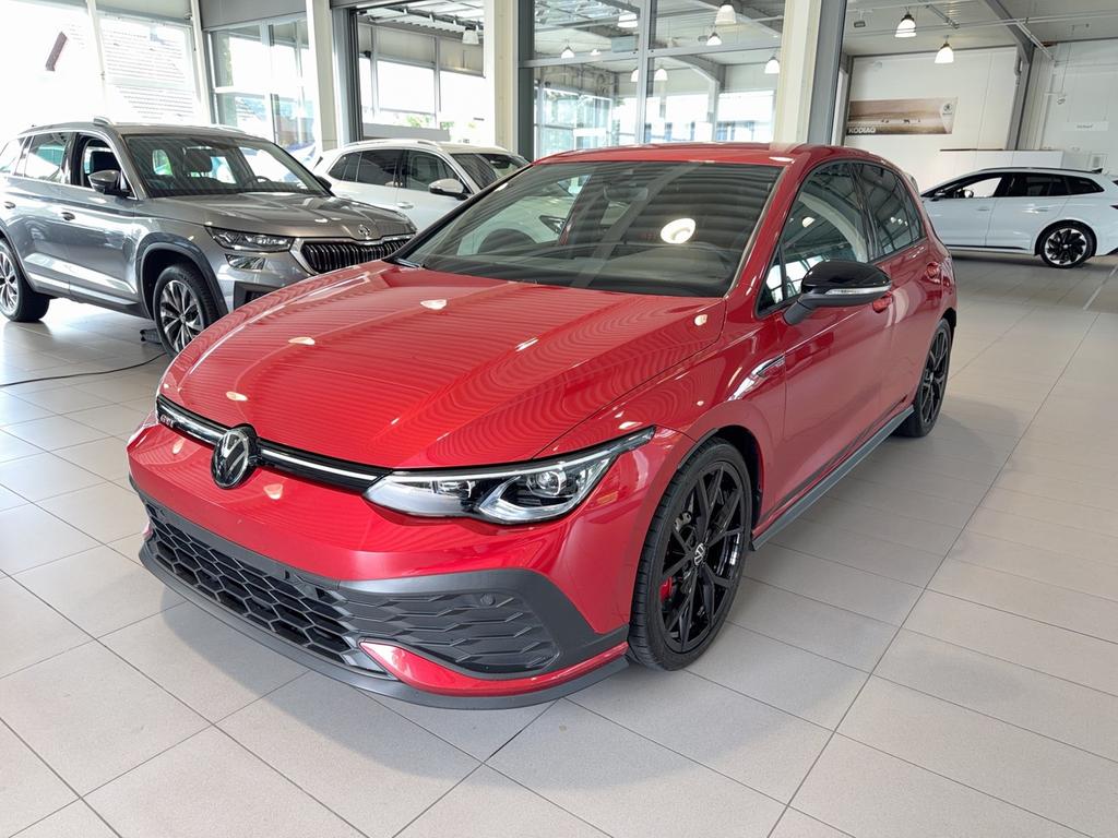 Volkswagen Golf 2023 г. Красный, пробег 39714 км