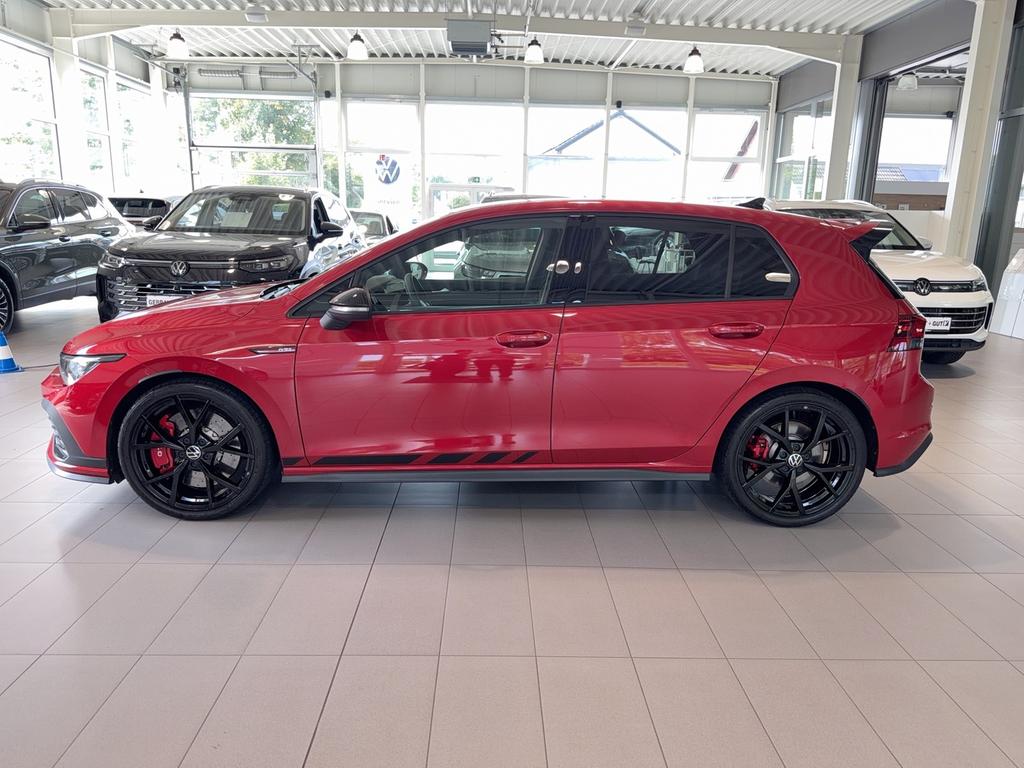 Volkswagen Golf 2023 г. Красный, пробег 39714 км