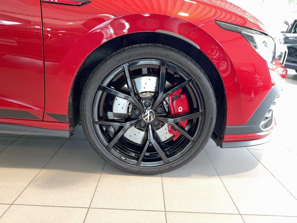 Volkswagen Golf 2023 г. Красный, пробег 39714 км