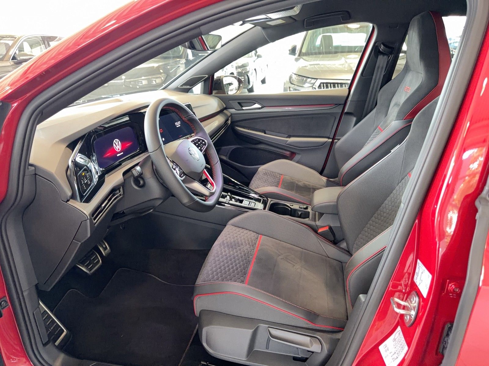 Volkswagen Golf 2023 г. Красный, пробег 39714 км