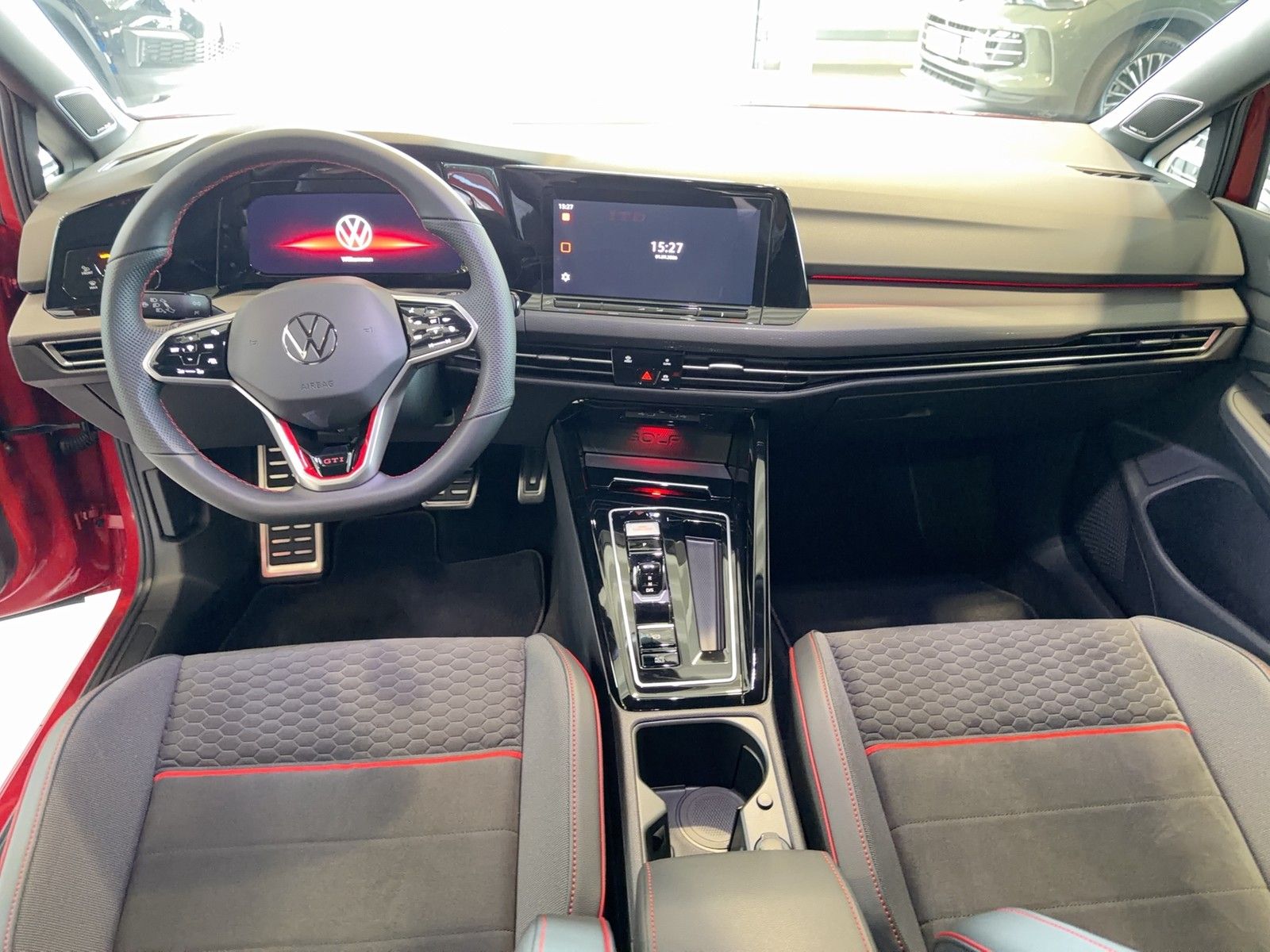 Volkswagen Golf 2023 г. Красный, пробег 39714 км