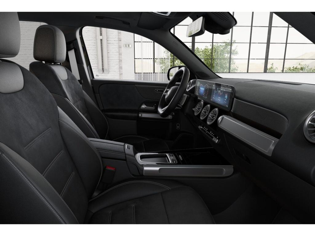 Mercedes-Benz GLB 220 2026 г. Чёрный, пробег 16910 км