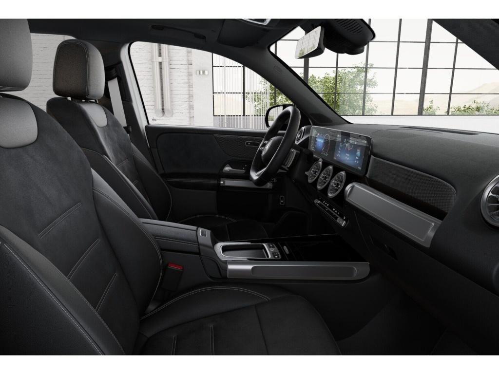Mercedes-Benz GLB 220 2026 г. Белый, пробег 8225 км