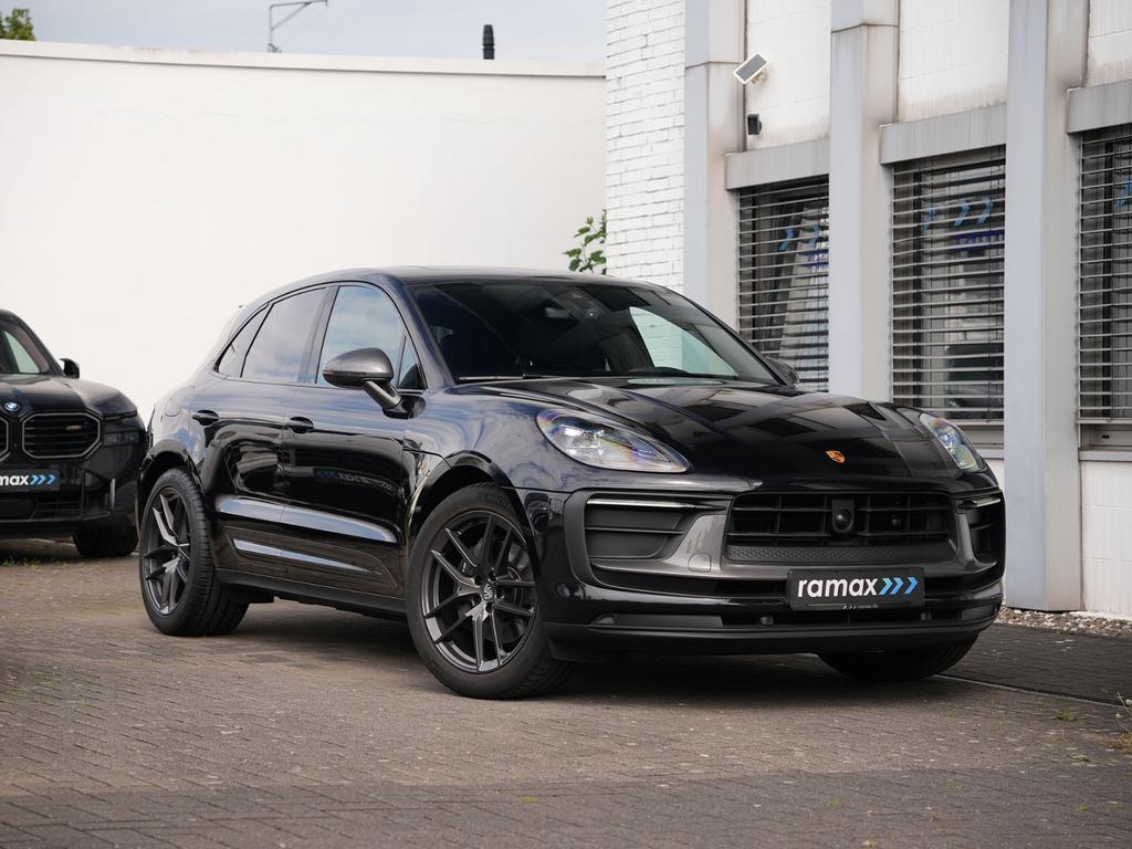 Porsche Macan 2023 г. Чёрный, пробег 34000 км