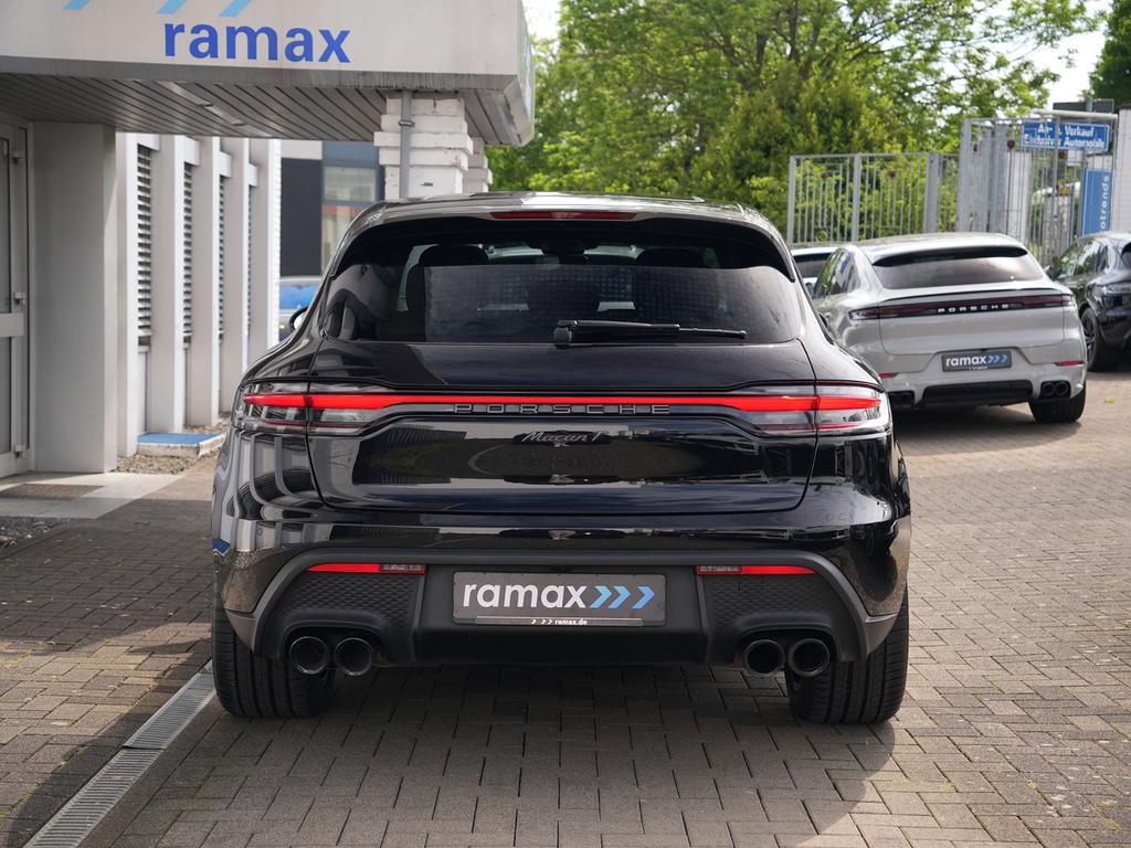 Porsche Macan 2023 г. Чёрный, пробег 34000 км