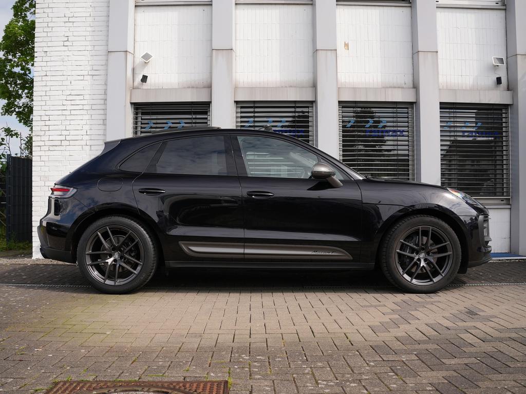 Porsche Macan 2023 г. Чёрный, пробег 34000 км
