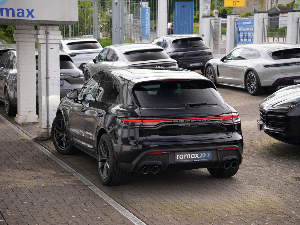 Porsche Macan 2023 г. Чёрный, пробег 34000 км