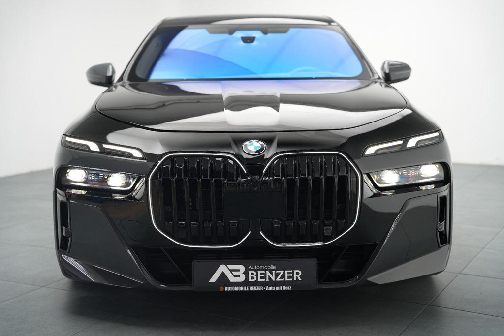 BMW 740 2024 г. Серый, пробег 50000 км