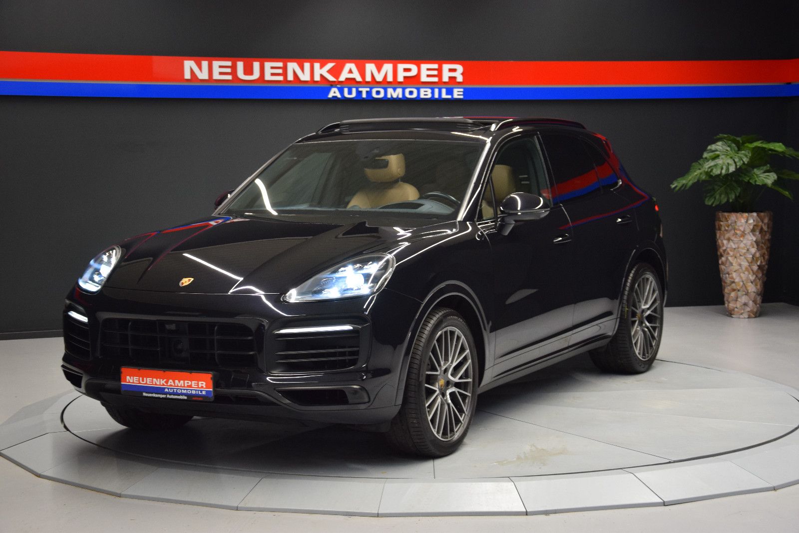 Porsche Cayenne 2021 г. Чёрный, пробег 56600 км