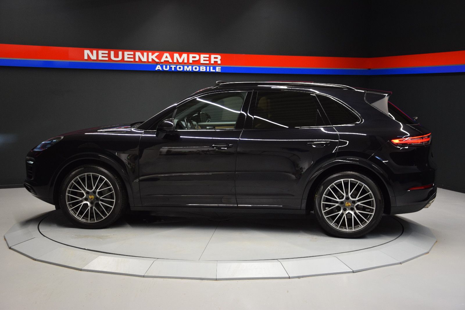 Porsche Cayenne 2021 г. Чёрный, пробег 56600 км
