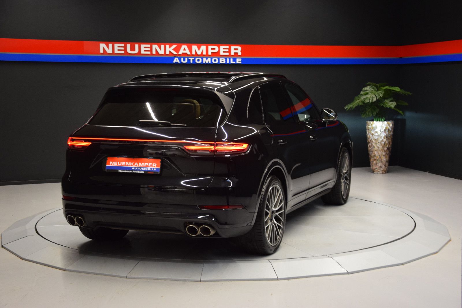 Porsche Cayenne 2021 г. Чёрный, пробег 56600 км