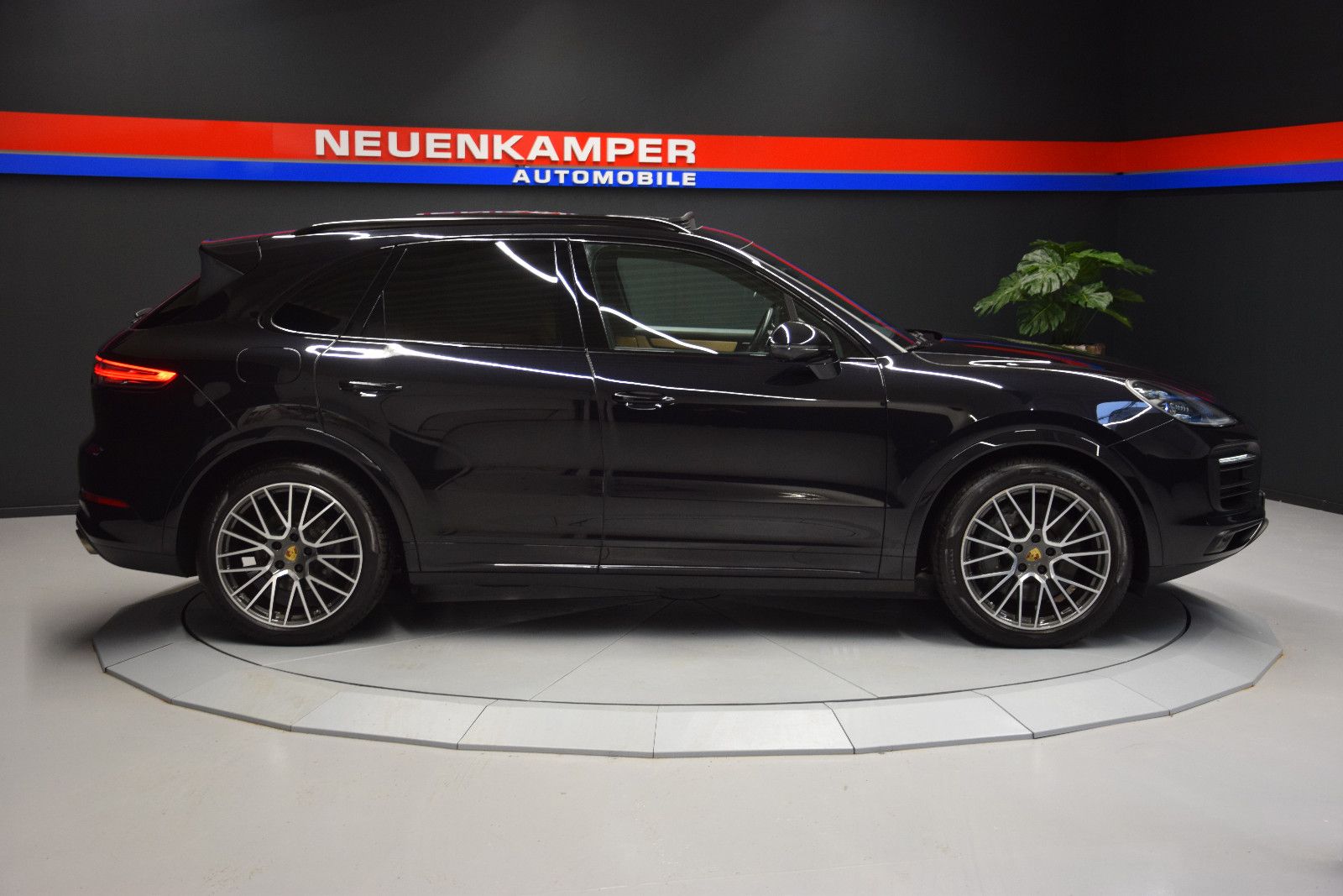 Porsche Cayenne 2021 г. Чёрный, пробег 56600 км