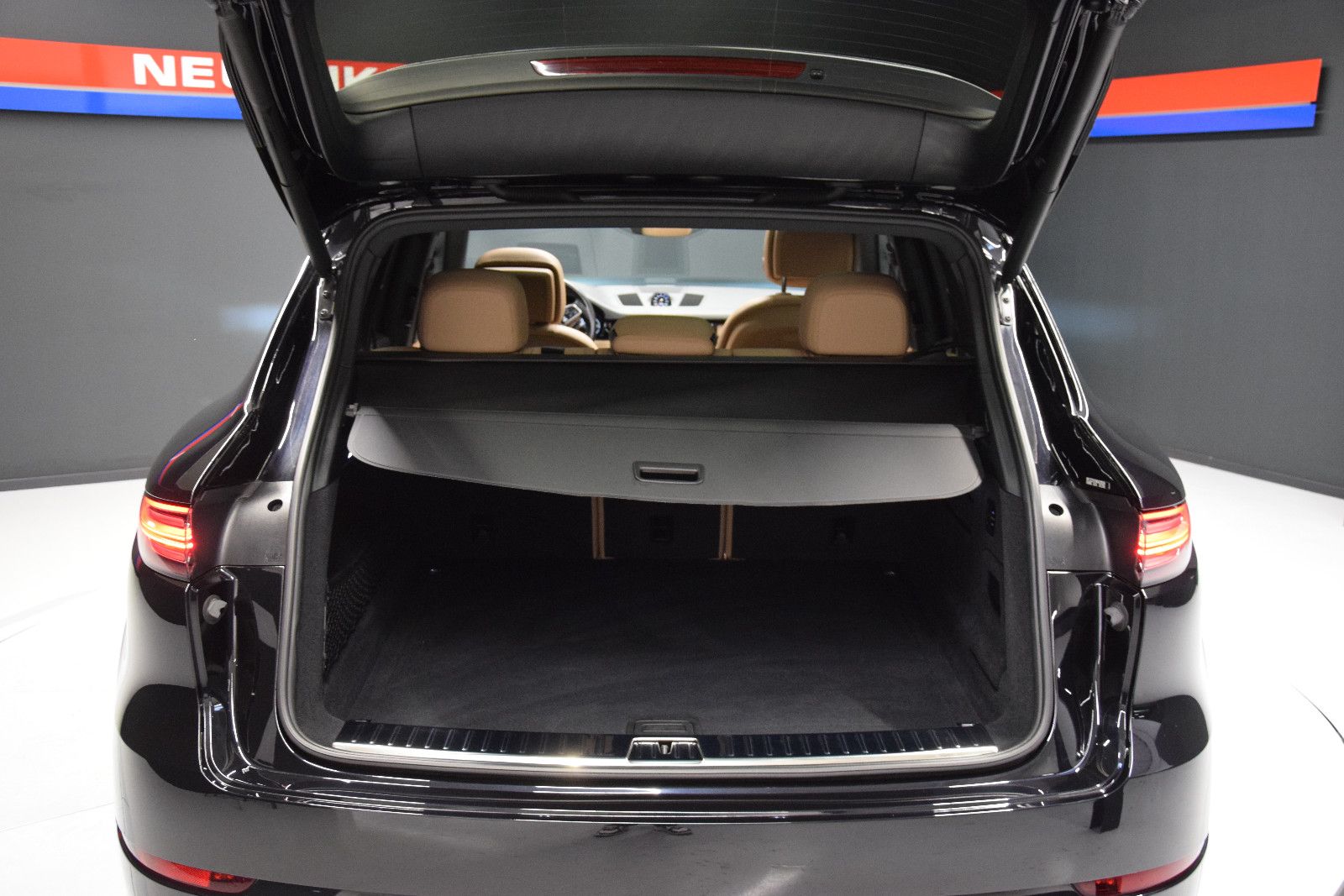 Porsche Cayenne 2021 г. Чёрный, пробег 56600 км