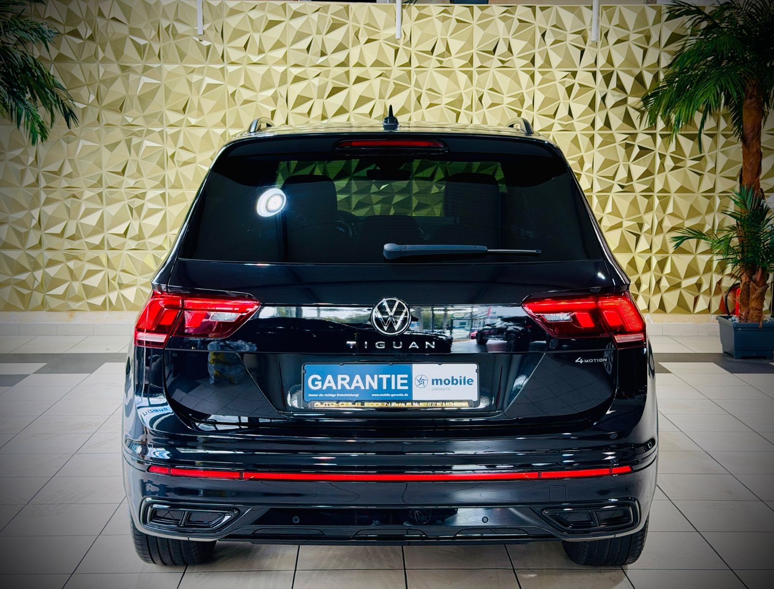 Volkswagen Tiguan 2023 г. Чёрный, пробег 50500 км