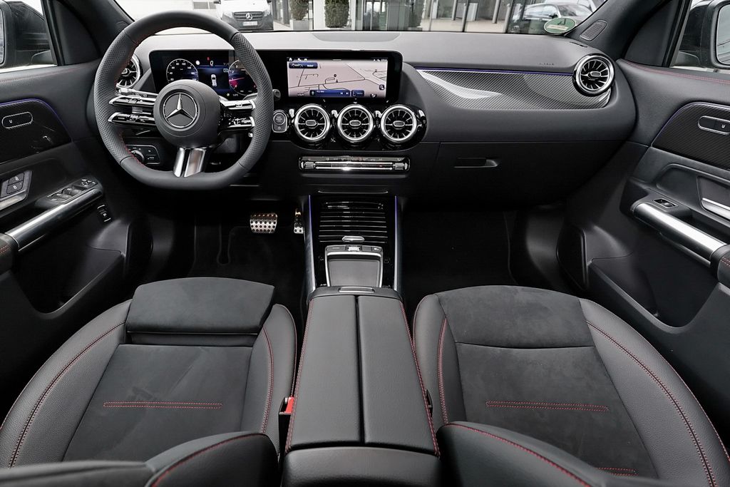 Mercedes-Benz GLA 200 2026 г. Чёрный, пробег 10000 км