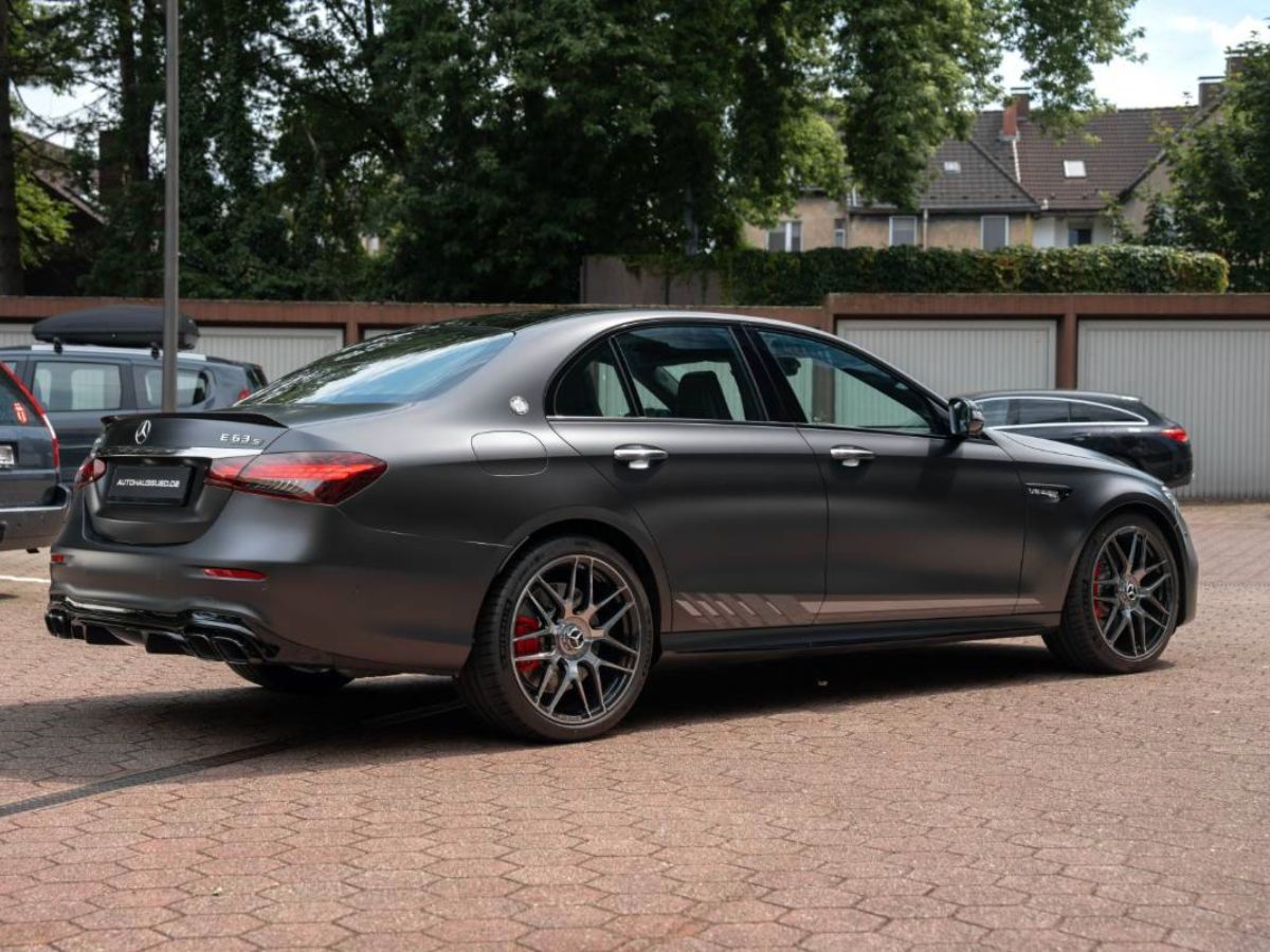 Mercedes-Benz E 63 AMG 2022 г. Серый, пробег 104 км