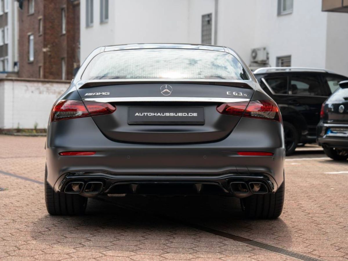 Mercedes-Benz E 63 AMG 2022 г. Серый, пробег 104 км