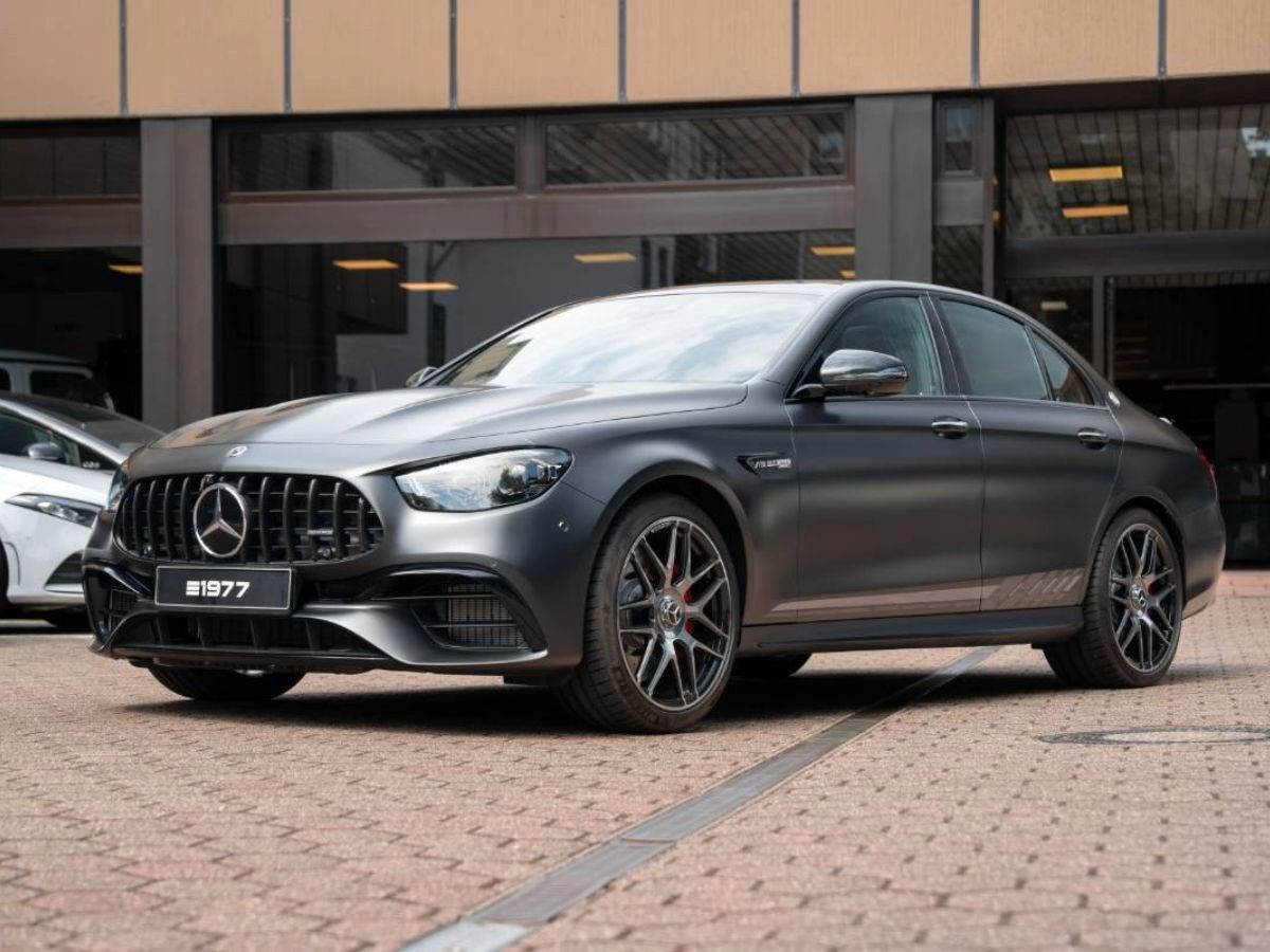 Mercedes-Benz E 63 AMG 2022 г. Серый, пробег 104 км