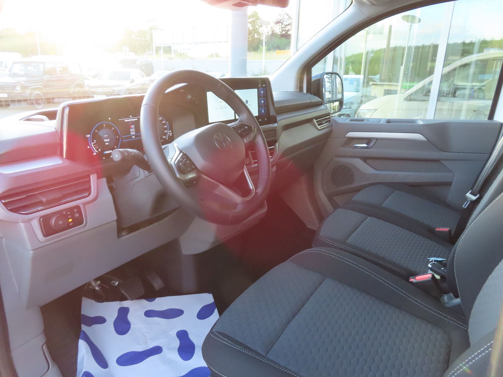 Volkswagen T7 CARAVELLE 2025 г. Белый, пробег 28505 км