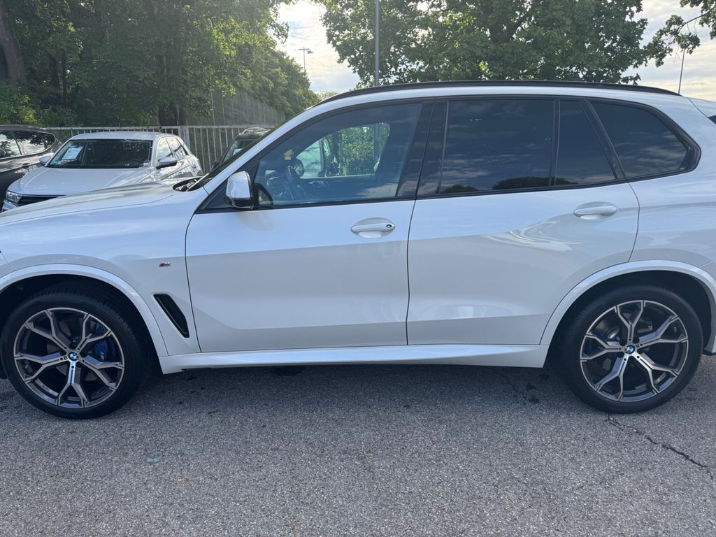 BMW X5 2024 г. Белый, пробег 41700 км