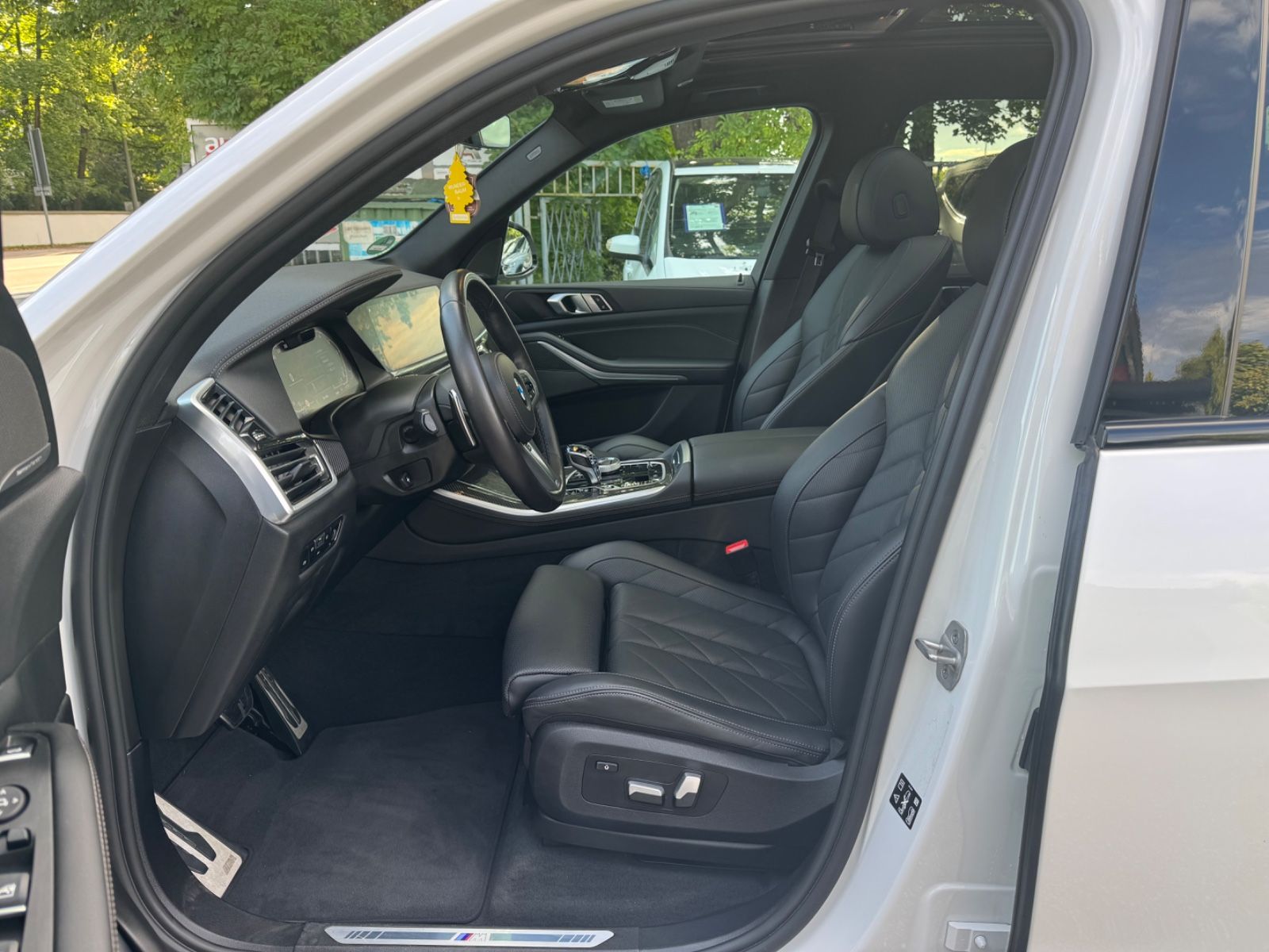 BMW X5 2024 г. Белый, пробег 41700 км