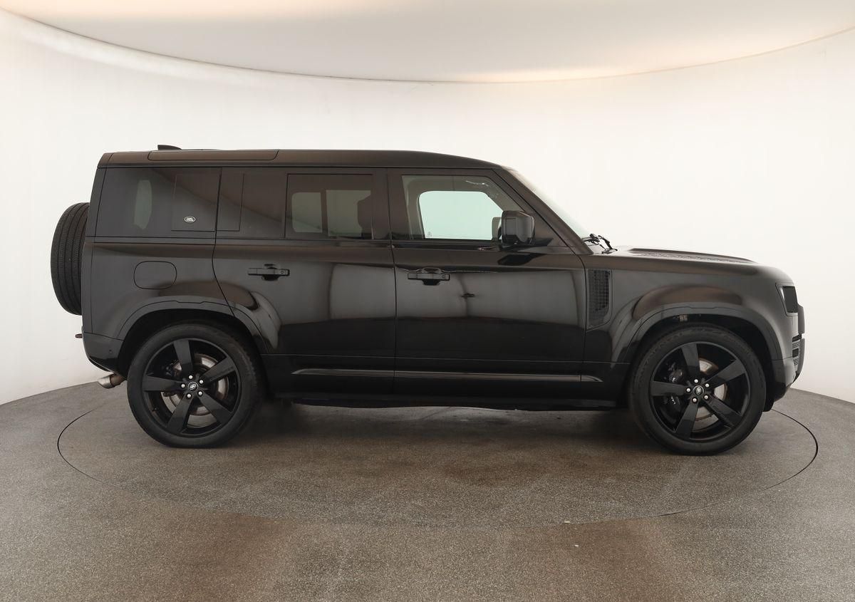 Land Rover Defender 2023 г. Чёрный, пробег 51200 км