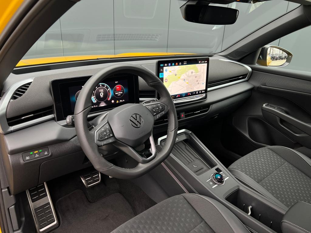 Volkswagen T-Roc 2025 г. Жёлтый, пробег 1000 км