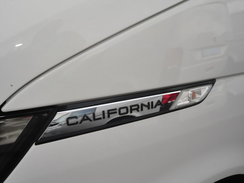 Volkswagen T6 CALIFORNIA 2023 г. Белый, пробег 49242 км