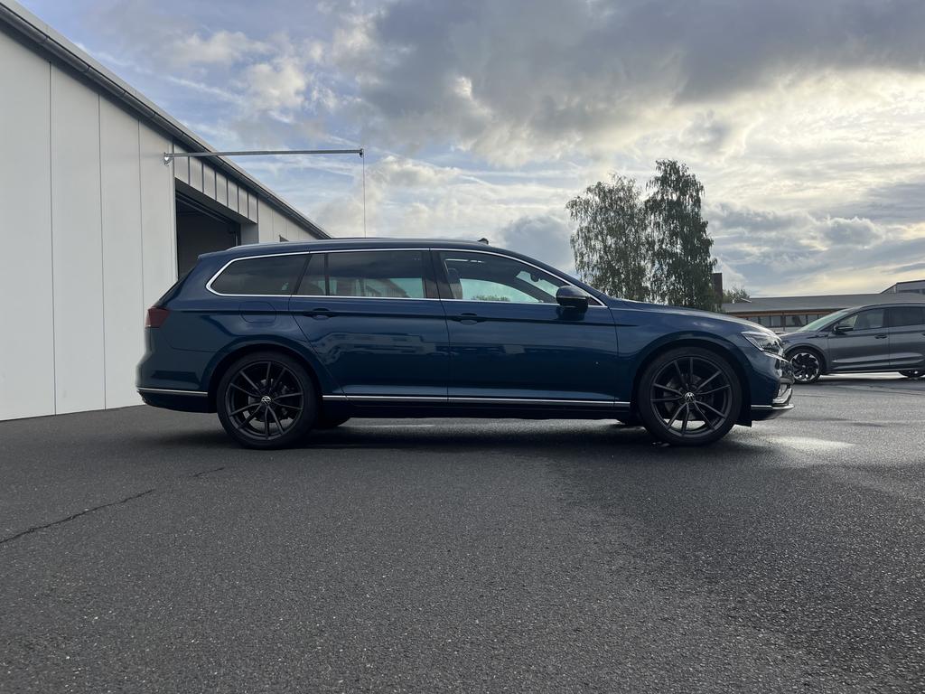 Volkswagen PASSAT VARIANT 2023 г. Синий, пробег 42940 км