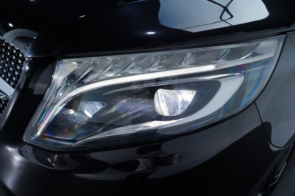 Mercedes-Benz V 250 2022 г. Чёрный, пробег 55139 км